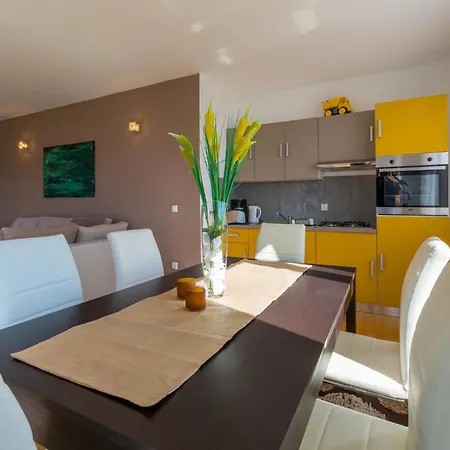 Emi. Apartment *
